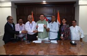 images 2025 10 08T191555.527 News Todayz उत्तराखंड आपदा पीड़ितों के लिए बड़ा सहयोग: गढ़वाल हितैषिणी सभा ने CM धामी को ₹3.51 लाख का चेक सौंपा