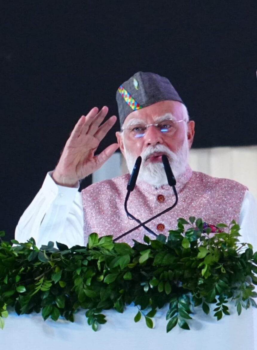 WhatsApp Image 2025 11 09 at 3.27.25 PM News Todayz रजत जयंती के मुख्य कार्यक्रम में उत्तराखंड से गहरा कनेक्ट कर गए पीएम नरेंद्र मोदी