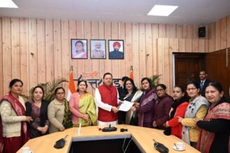 WhatsApp Image 2025 11 16 at 2.25.52 PM News Todayz आंगनबाड़ी कार्यकत्रियों ने की मुख्यमंत्री से मुलाकात