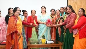 IMG 20251124 WA0026 300x173 1 News Todayz पारम्परिक धरोहर संजोते महिला समूहों के उत्पादों की देश-विदेश में मांग : गीता धामी