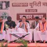 WhatsApp Image 2025 12 02 at 4.29.45 PM News Todayz केंद्रीय रक्षा मंत्री राजनाथ सिंह के साथ सीएम धामी ने सरदार@150 यूनिटी मार्च कार्यक्रम में किया प्रतिभाग