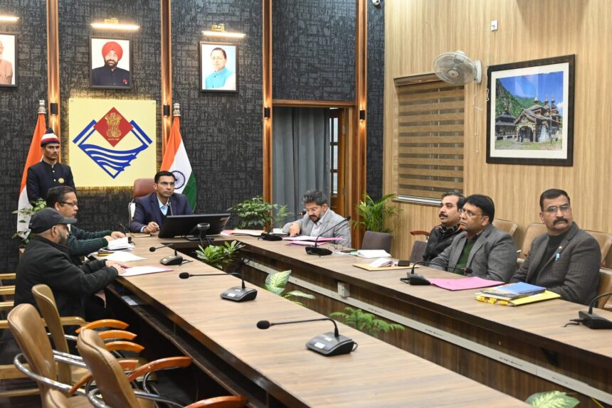 WhatsApp Image 2025 12 19 at 5.51.46 PM scaled 1 News Todayz “जन-जन की सरकार, जन-जन के द्वार अभियान”  अंतर्गत  सरकार की जनकल्याणकारी योजनाओं से शत् प्रतिशत् पात्र व्यक्तियो लाभान्वित करें विभागः डीएम