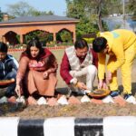 WhatsApp Image 2026 01 02 at 4.00.13 PM 1 News Todayz मुख्यमंत्री ने सपरिवार ट्यूलिप के बल्ब रोपे