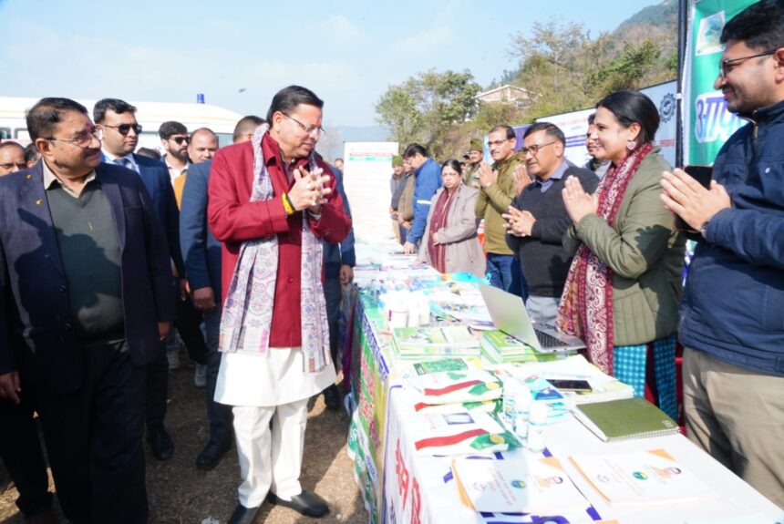 WhatsApp Image 2026 01 02 at 4.58.23 PM News Todayz मुख्यमंत्री ने ‘जन-जन की सरकार, जन-जन के द्वार‘ अभियान के तहत खैरीमान सिंह में आयोजित शिविर का किया निरीक्षण