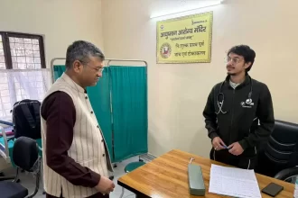 0268a0ae040cf69e4307683af7fdddec News Todayz ब्लड प्रेशर से लेकर टीकाकरण तक सब निःशुल्क; देहरादून महापौर ने नगर निगम परिसर स्थित डिस्पेंसरी का किया निरीक्षण