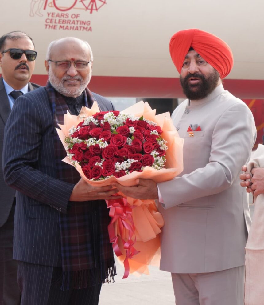 WhatsApp Image 2026 01 17 at 11.13.14 AM News Todayz उपराष्ट्रपति पहुंचे उत्तराखंड, राज्यपाल व मुख्यमंत्री ने जॉलीग्रांट हवाई अड्डे पर किया स्वागत