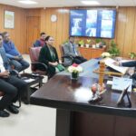 WhatsApp Image 2026 01 23 at 12.50.44 PM News Todayz मुख्य सचिव ने की मण्डल रेल प्रबन्धक विनीता श्रीवास्तव संग बैठक, रेलवे से सम्बन्धित प्रकरणों एवं परियोजनाओं के सम्बन्ध में विस्तार से चर्चा