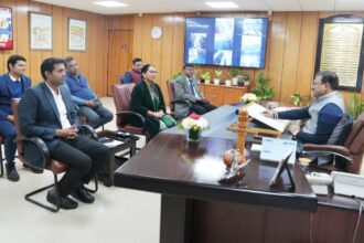 WhatsApp Image 2026 01 23 at 12.50.44 PM News Todayz मुख्य सचिव ने की मण्डल रेल प्रबन्धक विनीता श्रीवास्तव संग बैठक, रेलवे से सम्बन्धित प्रकरणों एवं परियोजनाओं के सम्बन्ध में विस्तार से चर्चा