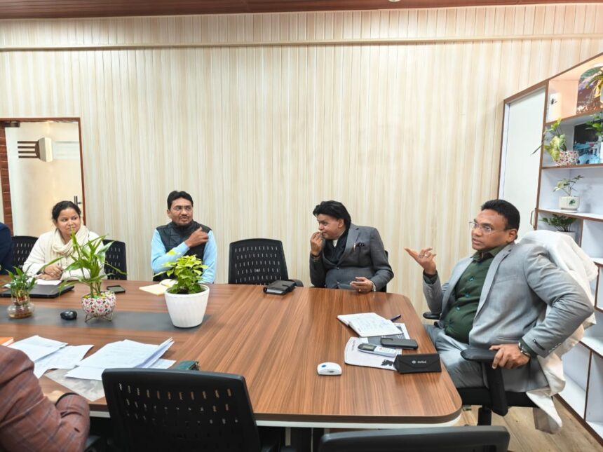 WhatsApp Image 2026 01 28 at 6.48.56 PM News Todayz सचिव आवास डॉ आर राजेश कुमार ने की राज्य स्तर पर योजनाओं की सघन समीक्षा