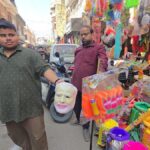 d 4 6 News Todayz इस बार पीएम मोदी का मुखौटा बना होली पर बच्चों के आर्कषण का केन्द्र