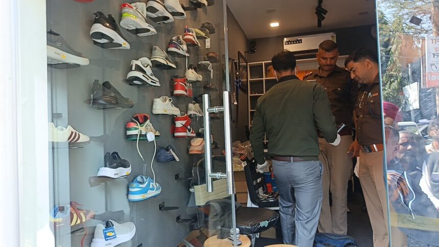 d 5 News Todayz संदिग्ध परिस्थितियों में कारोबारी की कनपटी पर लगी गोली, मौके से अवैध पिस्टल बरामद