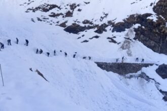 d 1 16 News Todayz 22 अप्रैल को खुलेंगे बाबा केदारनाथ के कपाट,पैदल मार्ग पर जमी भारी बर्फ को हटाने का काम शुरू