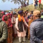 d 1 4 News Todayz गुलदार ने एक व्यक्ति को बनाया निवाला,आक्रोशित ग्रामीणों ने वन विभाग की टीम को किया कमरे में कैद