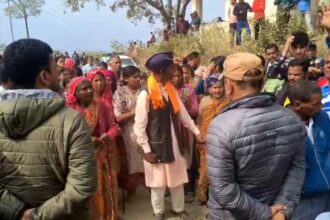 d 1 4 News Todayz गुलदार ने एक व्यक्ति को बनाया निवाला,आक्रोशित ग्रामीणों ने वन विभाग की टीम को किया कमरे में कैद