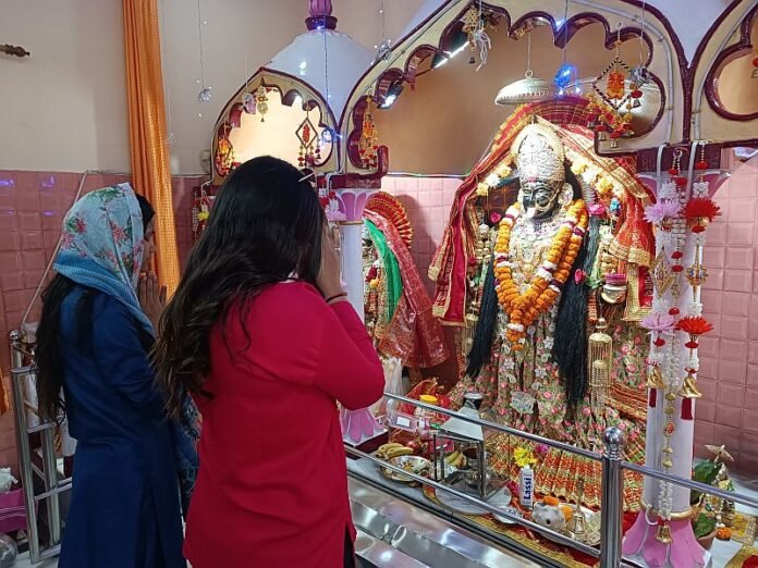 d 1 9 News Todayz नवरात्रि पर मंदिरों में उमड़े श्रद्धालु