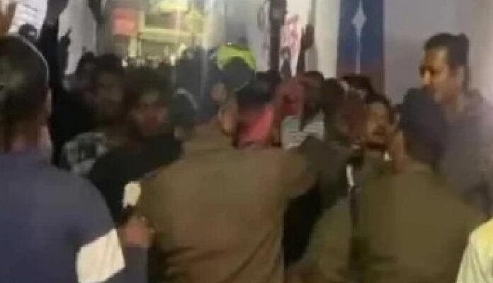 d 2 2 News Todayz महिला को पीटने पर क्षेत्र में तनाव, मामले की जांच शुरू