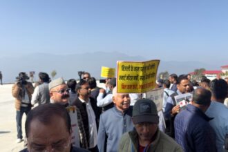 d 2 scaled 1 News Todayz सत्र की आवधि बढ़ाने की मांग को लेकर कांग्रेस विधायकों ने किया प्रदर्शन