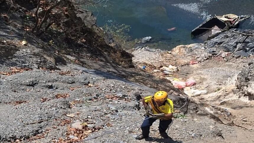 d 3 1 News Todayz पिकअप नदी में समाई,चालक की मौत