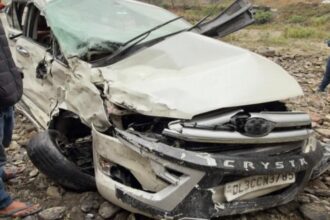 d 3 7 News Todayz गहरी खाई में गिरी कार,तीन की मौत