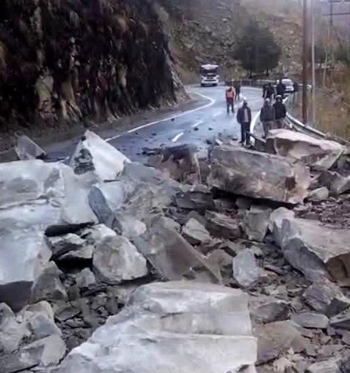 d 3 9 News Todayz भारी बारिश से बदरीनाथ और नीति मलारी हाईवे बंद