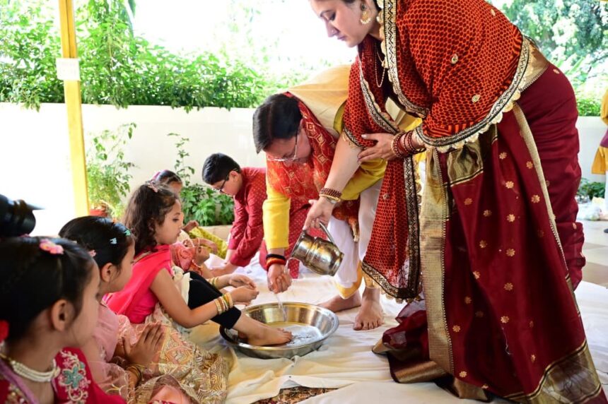 d 4 13 News Todayz रामनवमी पर सीएम धामी ने किया कन्या पूजन