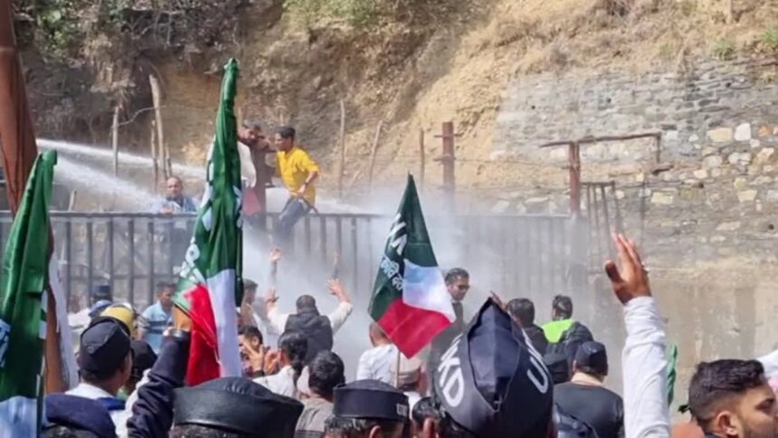 d 4 4 News Todayz यूकेडी ने भराड़ीसैण में किया उग्र प्रदर्शन,कई गिरफ्तार