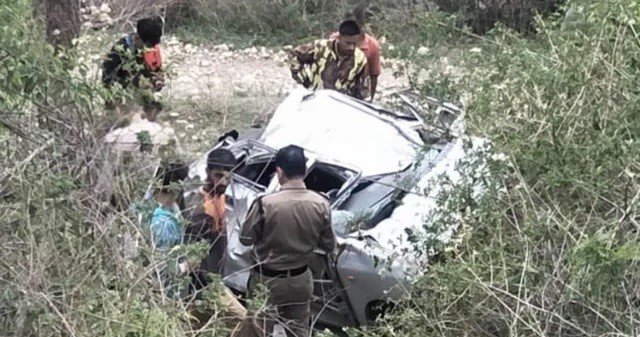 d 5 9 News Todayz खाई में गिरी कार,चालक की मौत