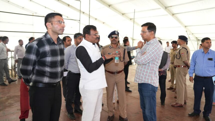 WhatsApp Image 2026 04 11 at 1.48.42 PM News Todayz मुख्य सचिव समेत शासन-प्रशासन के वरिष्ठ अधिकारियों ने प्रधानमंत्री के दौरे को लेकर किया स्थलीय निरीक्षण