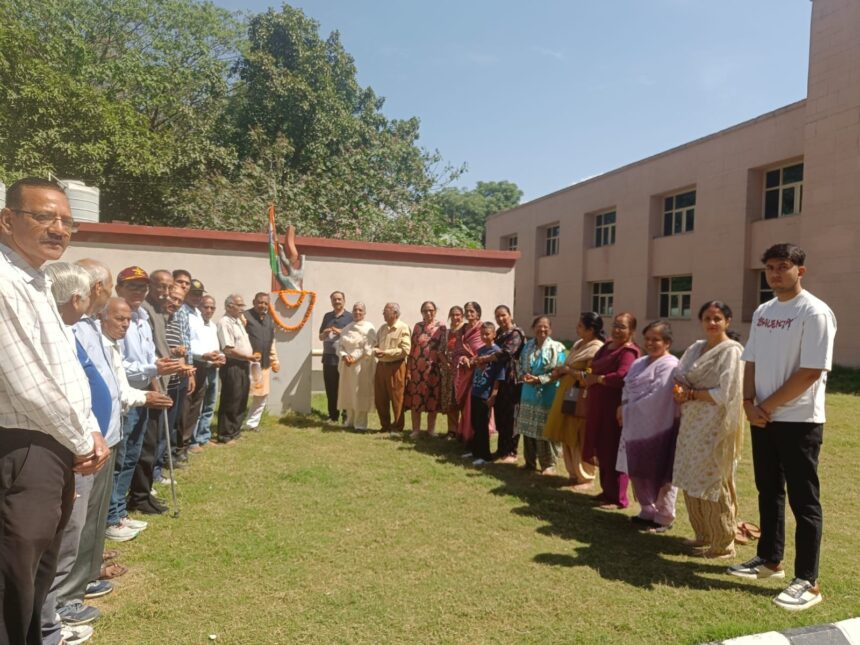 d 3 News Todayz स्वतंत्रता संग्राम सेनानियों को किए भावपूर्ण श्रद्धा सुमन अर्पित