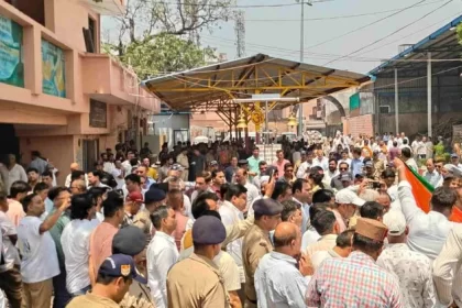 Haridwar बीसी खंडूड़ी को अंतिम विदाई पंचतत्व में विलीन सीएम धामी उपराष्ट्रपति News Todayz खड़खड़ी श्मशान घाट में राजकीय सम्मान के साथ किया गया पूर्व मुख्यमंत्री मेजर जनरल भुवन चंद्र खंडूड़ी का अंतिम संस्कार