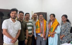 WhatsApp Image 2026 04 25 at 7.55.14 PM e1777127307891 300x190 1 News Todayz उत्तराखंड सूचना कर्मचारी संघ ने किया पदोन्नत अधिकारियों का स्वागत