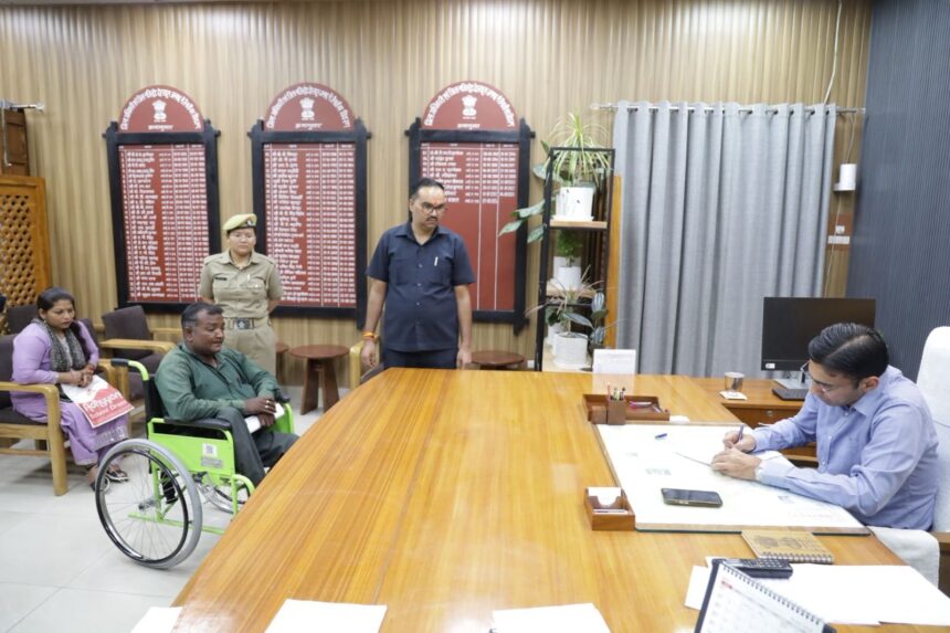 WhatsApp Image 2026 05 21 at 6.05.30 PM News Todayz जिला प्रशासन की दर से नहीं लौटता कोई खाली, सब  जगह से थकहार दिव्यांग संजीव पहुंचा डीएम के द्वार