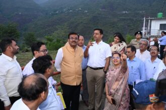 WhatsApp Image 2026 06 04 at 7.44.41 PM News Todayz मुख्य सचिव द्वारा टिहरी झील क्षेत्र का भ्रमण एवं पर्यटन विकास परियोजना का निरीक्षण