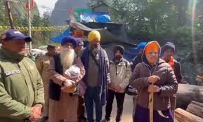 images 33 News Todayz हेमकुंट साहिब यात्रा:श्रद्धालु बोले, व्यूज के लिए उड़ाई जा रही है अफवाह, यात्रा में नहीं कोई दिक्कत