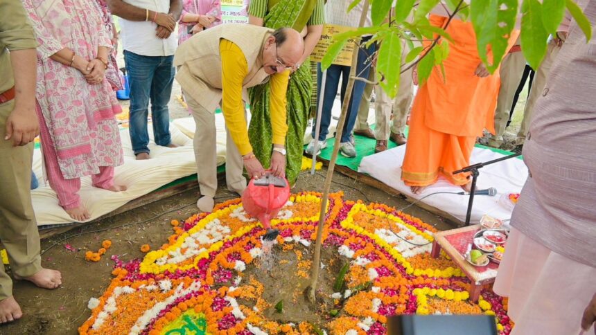 WhatsApp Image 2026 07 16 at 5.05.17 PM News Todayz “हर गाँव का यही पैगाम, एक पेड़ माँ के नाम”: हरेला पर्व पर मालदेवता में हुआ भव्य वृक्षारोपण अभियान