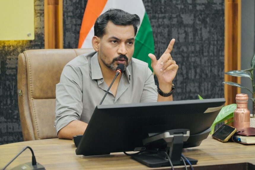 09 h News Todayz परिवार की प्रताड़ना से शिक्षा से वंचित रुद्र प्रताप नेगी का सहारा बना जिला प्रशासन
