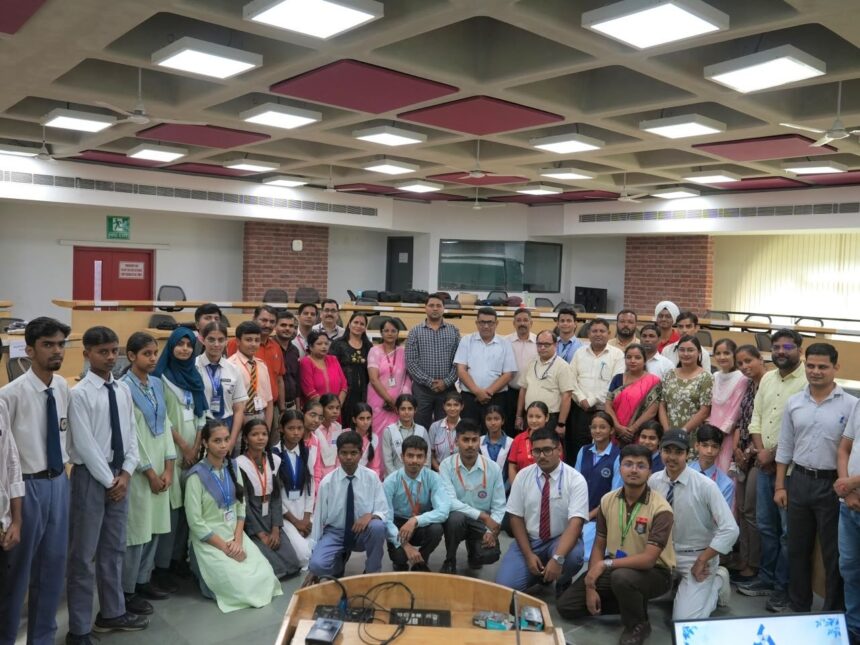 14 g News Todayz आईआईएम काशीपुर में ‘हिंदी माह’ के तहत अंतरविद्यालयी आशुभाषण प्रतियोगिता आयोजित