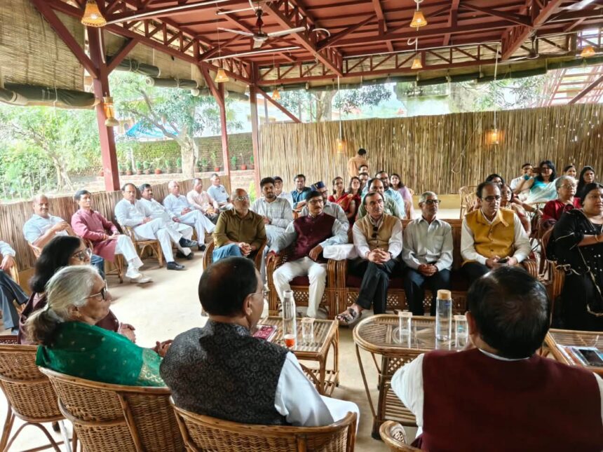 14j News Todayz हिंदी दिवस पर लेखक गाँव की प्रकृति की पाठशाला में साहित्यकारों ने बिखेरे शब्द