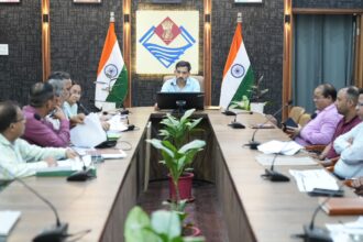 15 t News Todayz जल जीवन मिशन की लंबित योजनाओं को सर्वोच्च प्राथमिकता से पूरा करेंः डीएम