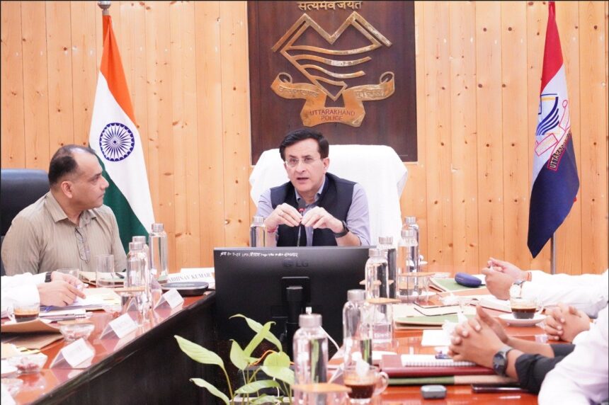 15 u News Todayz पुलिस महानिदेशक ने अभिसूचना एवं सुरक्षा विभाग के कार्यों की समीक्षा की