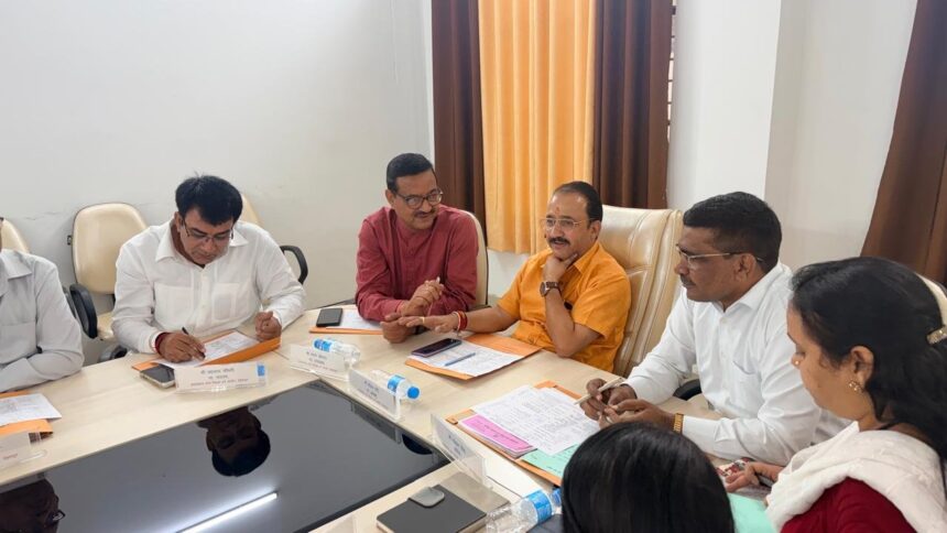 15 v News Todayz शिकायती प्रकरणों पर आयोग अध्यक्ष संजय नेगी ने की सुनवाई