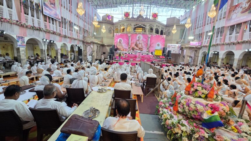 16 f News Todayz दशलक्षण महापर्व के पहले दिन उत्तम क्षमा धर्म की आराधना, आत्मबोध संस्कार शिविर में उमड़े श्रद्धालु