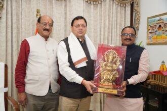 20 m News Todayz मुख्यमंत्री धामी से मध्य प्रदेश के कैबिनेट मंत्री राकेश शुक्ला ने की भेंट