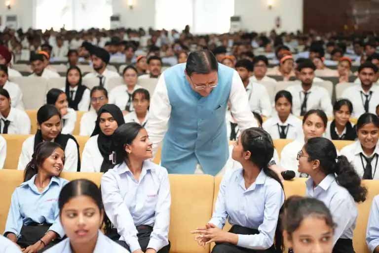 d 17 News Todayz युवाओं के सपनों को पंख देने के लिए सरकार प्रतिबद्धः धामी