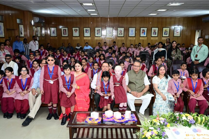 d 2 2 scaled 1 News Todayz सीएम धामी ने दिव्यांग बच्चों के साथ मिलकर मनाया अपना जन्म दिन