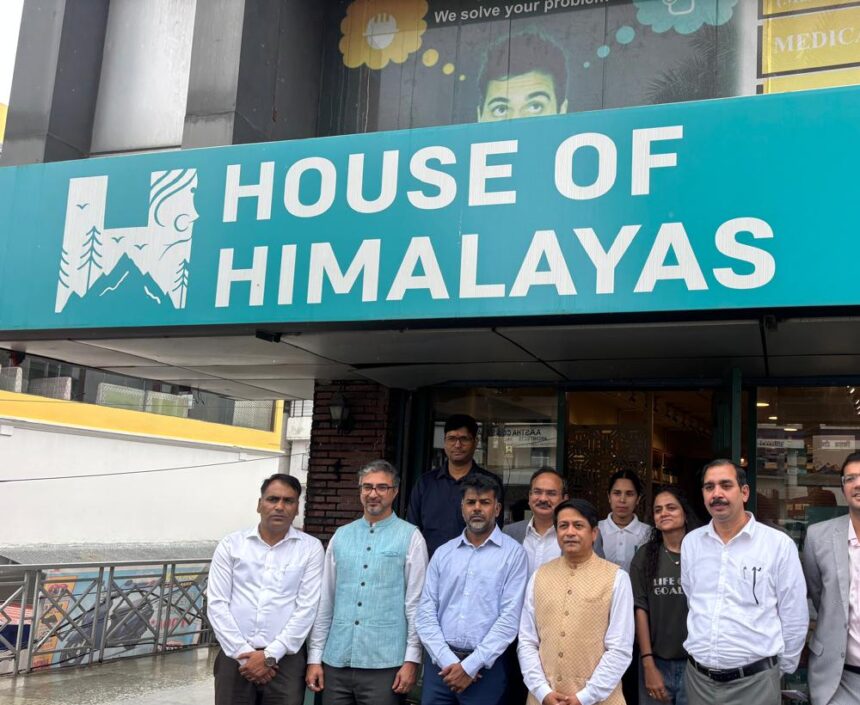 house of himalayas Uttarakhand 1 e1788419262136 News Todayz स्थानीय शिल्प कौशल को वैश्विक पहचान: भारतीय राजनयिकों ने किया ‘हाउस ऑफ हिमालयाज़’ आउटलेट का दौरा