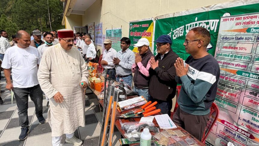 06 m News Todayz उत्तराखण्ड जलवायु अनूकूल बारानी कृषि परियोजना के तहत हो रहें हैं करोड़ों के कामः महाराज