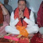 25 d News Todayz मुख्यमंत्री ने पैतृक गांव हड़खोला स्थित हरि चंद देवता मंदिर में की पूजा-अर्चना